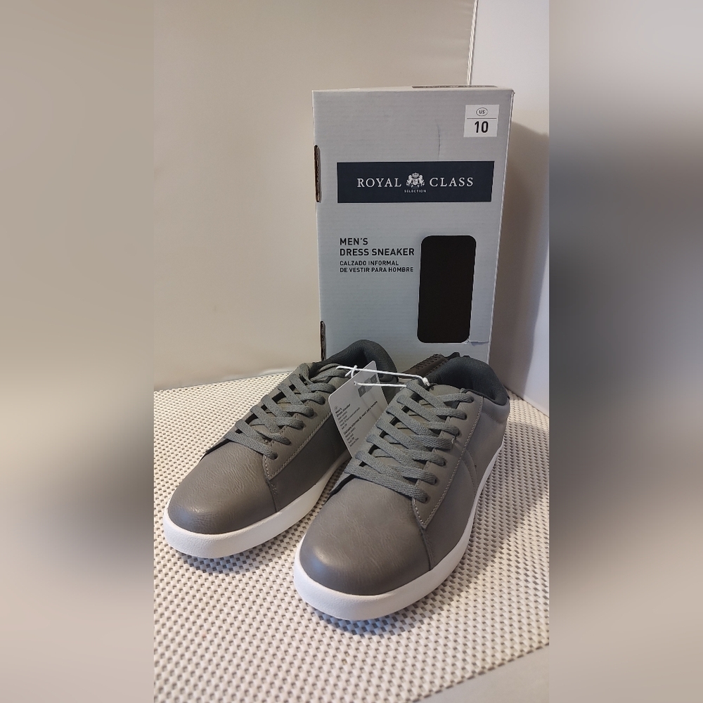 Royal Class Men's Size 10 Dress Sneakers Grey/White New with tags in box